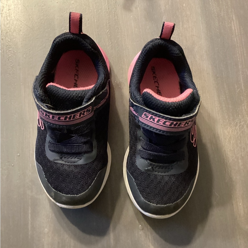 Black Pink size 7 toddler Sketcher sneakers